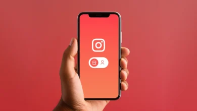 Instagram işletme hesabından kişisel hesaba geçiş butonunu gösteren telefon görseli
