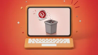 Laptop ekranında çöpe atılan Pinterest logosu ve hesap silme konsepti.