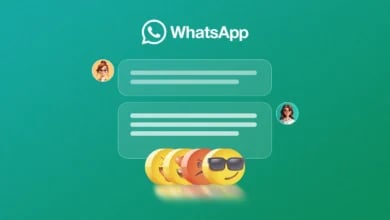 Whatsapp Özel Emoji Tepkilerini Test Etmeye Başladı WhatsApp logosu, sohbet baloncukları ve altında sıralanmış emoji tepkileri.