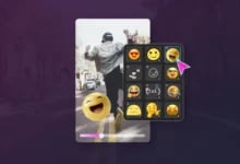 Koyu mor arka planda video düzenleme ekranı, üzerinde 3D emoji ve yanında emoji seçim paneli.