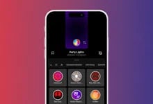 Pembe-mor renk geçişli arka planda Instagram efekt arama ekranı açık akıllı telefon.