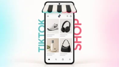 TikTok Shops Nedir? Öne Çıkan Satışları Katlama Yolları Açık mavi arka planda X (Twitter) video gönderisi açık akıllı telefon ve yanında 3D indirme simgesi